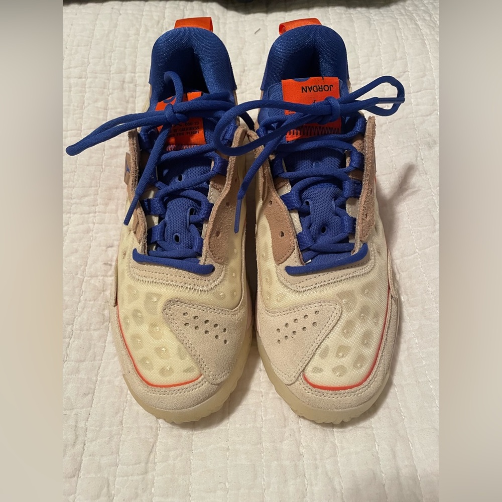 JORDAN Delta 2’s